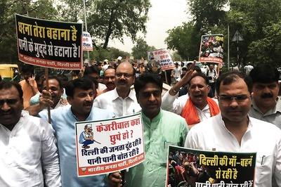 Now, BJP Leaders in Arvind Kejriwal's Office to Protest AAP Sit-in at L-G House