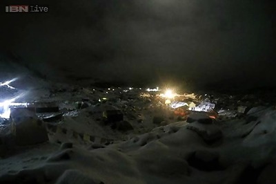 Climbers above Everest base camp all safe