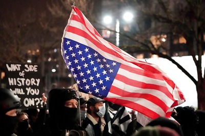 Scattered Protests in US Cities, No Widespread Unrest Seen as America Nears Final Verdict