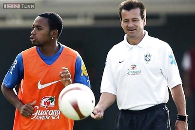 Dunga picks Robinho for Argentina match