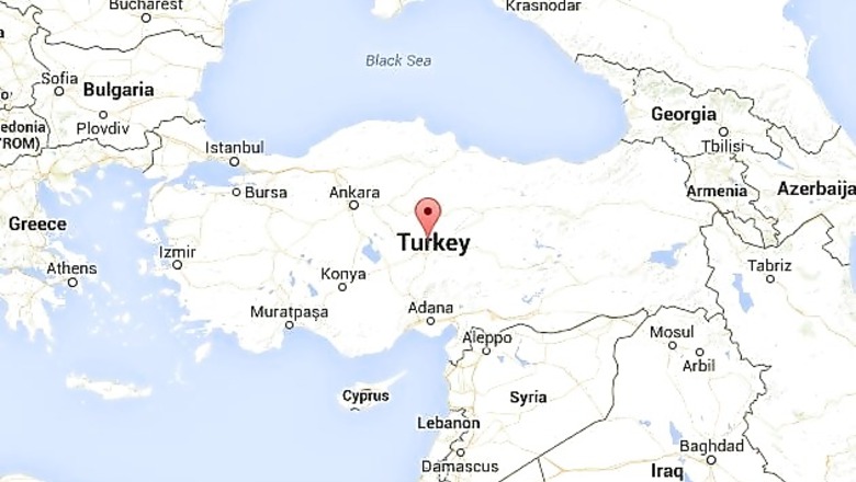 Turkey deploys heavy weapons on border with Syria