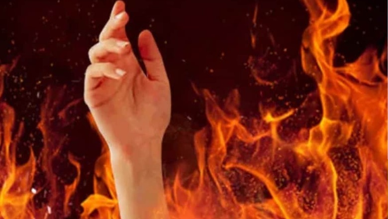 Frustrated with Daughter's Stubbornness, Maharashtra Woman Sets Herself on Fire Outside Police Station