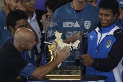 Deccan Chargers reach Hyderabad to a rousing welcome