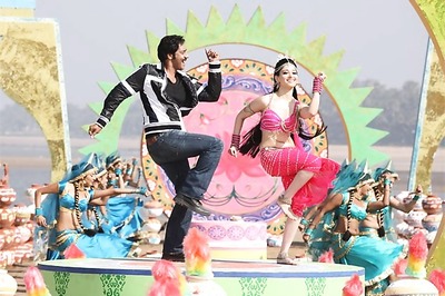 Amit Kumar sings 'Naino mein sapna' in 'Himmatwala' remake