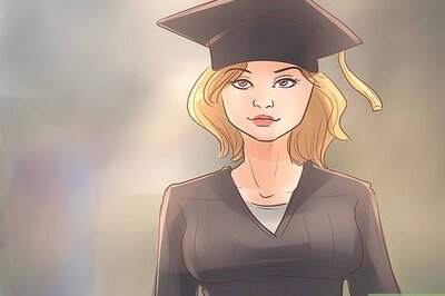 How to Work at a Jewelry Store