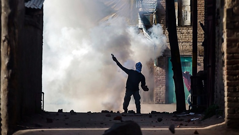 Miscreants Hurl Petrol Bomb at Shopian MLA's House