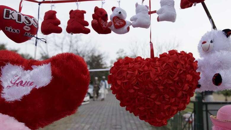 Hindu Outfit Wants Goa Youth to Celebrate Feb 14 as 'Parents’ Day' to Avoid 'Distorted Version of Love'
