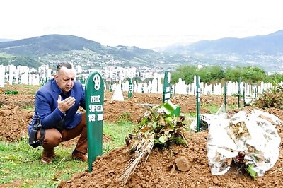 Bosnia: Unnerved By Virus Denial, Survivors Mourn Their Dead