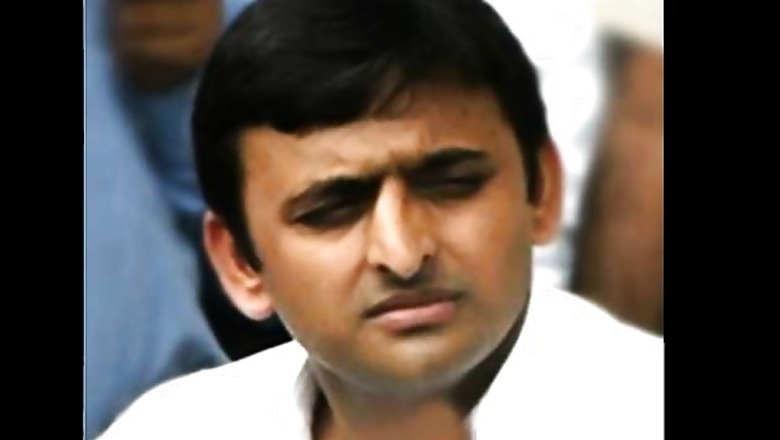 Chandauli: Students protest non-inclusion of names in UP govt's laptop distribution scheme