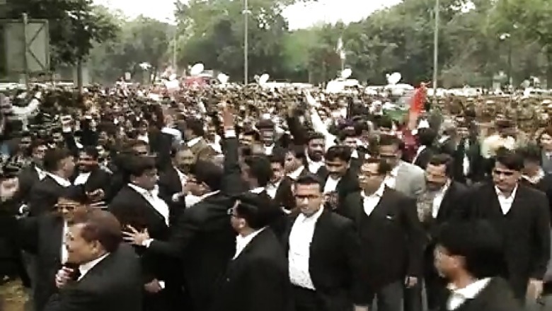 LIVE: Lawyers protest at India Gate as Kanhaiya Kumar moves Delhi HC for bail