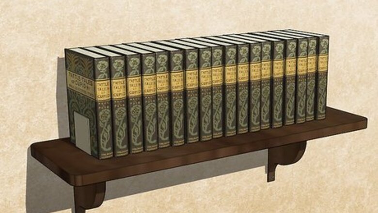 How to Decorate a Shelf in the Living Room