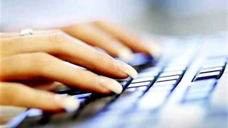 Women in India lag in Internet use: Report