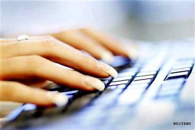 Women in India lag in Internet use: Report