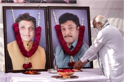 PM Narendra Modi Meets Late Naresh Kanodia's Family in Gujarat, Offers Condolences