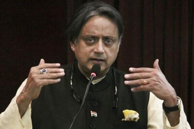 Tharoor-led Parliamentary Panel Summons Facebook on Sept 2 to Discuss Issue of 'Misuse' of Social Media Platforms