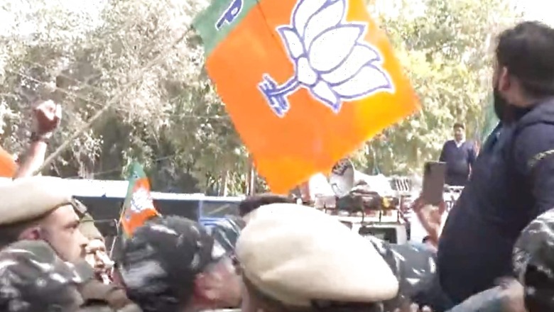 BJP Workers Protest Against Kejriwal, Demand Resignation over Delhi Liquor Scam Case