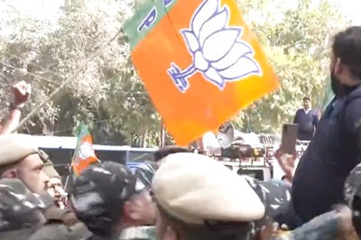 BJP Workers Protest Against Kejriwal, Demand Resignation over Delhi Liquor Scam Case