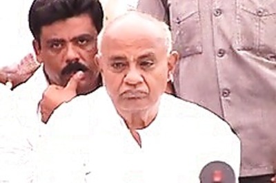 K’taka politicians woo voters in parks, places of worship