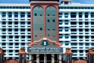 'What Rule of Law are We Talking About': Kerala HC Criticises CPM for Hoardings, Banners on Footpaths