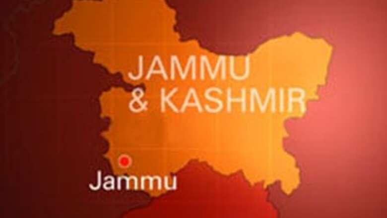 Protestors attack paramilitary camp at Srinagar