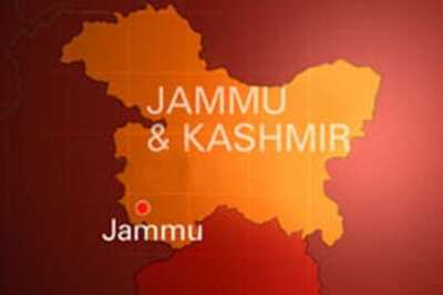 Protestors attack paramilitary camp at Srinagar