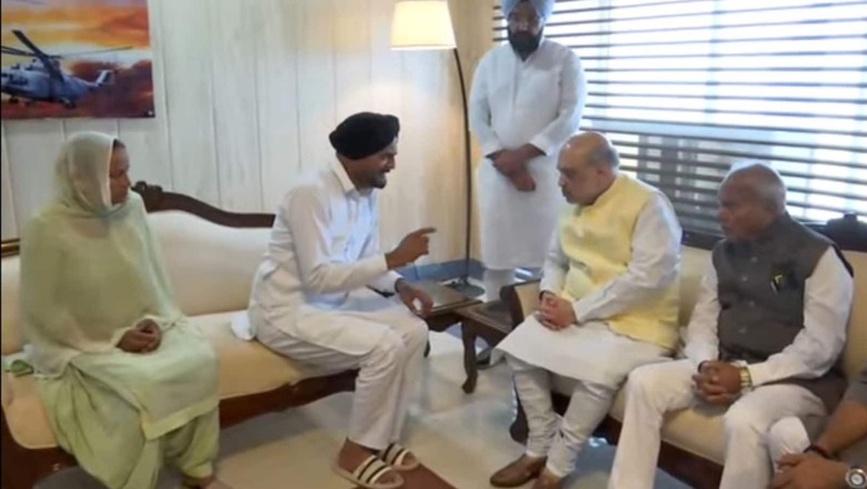 Six Days On and No Trace of Killers, Sidhu Moose Wala’s Parents Meet Amit Shah in Chandigarh