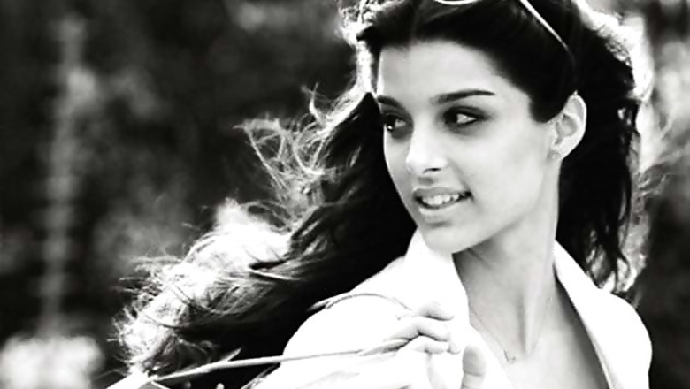 What attracts foreign actors towards Bollywood