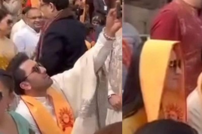 Ranbir Kapoor Tries To Take a Photo With Katrina Kaif? Viral Video Sparks Fan Theories | Watch Video