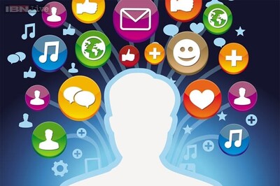 Presenting an authentic image on social networks includes elements of fakery