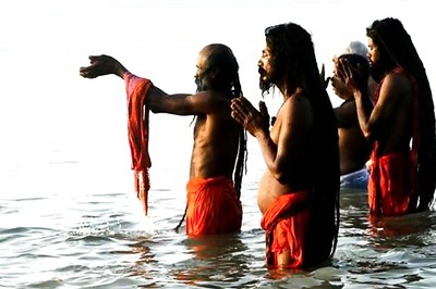 Devotees take holy dips on 'Makar Sankranti'