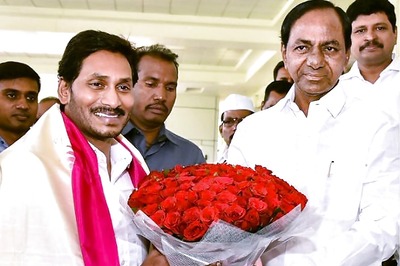 Andhra CM Jagan Reddy Meets Telangana Counterpart KCR to Discuss Inter-State Issues, Godavari Waters