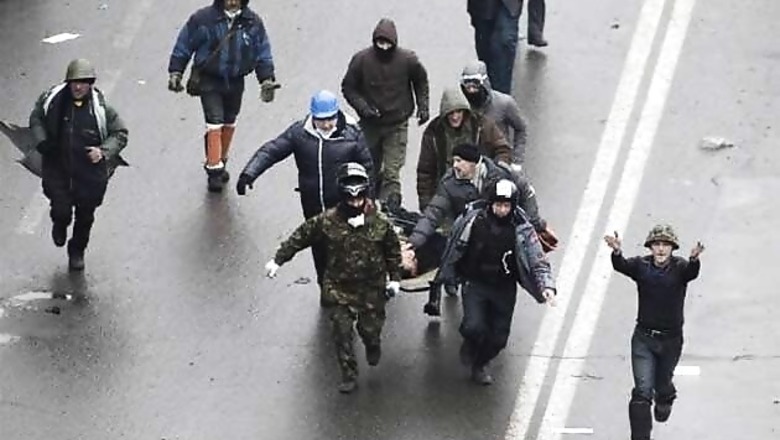 Ukraine clashes kill 21 more, EU talks shifted