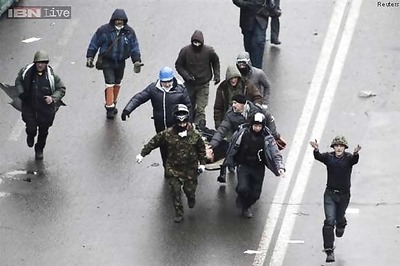 Ukraine clashes kill 21 more, EU talks shifted