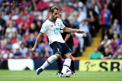Roberto Soldado penalty helps Tottenham edge Crystal Palace