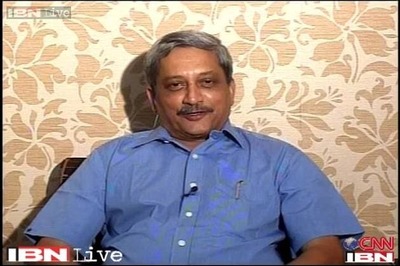 Goa CM Parrikar shares food plate with HIV-positive children