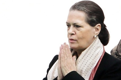Sonia Gandhi woos tribals in her Sidhi rally