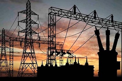 Finance Commission Meets Power Minister, Discuss Reforms in Electricity Sector in States