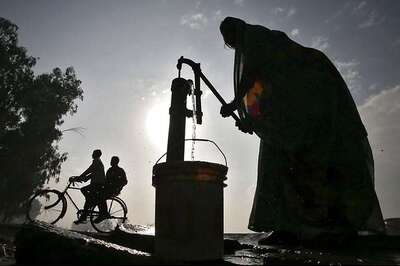 Indian Businessman Installs Hand Pumps in Pakistan's Poverty-stricken District