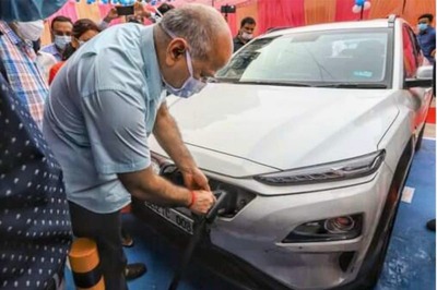 Delhi Govt Issues Order to Reserve 5 Percent Parking Space for Electric Cars, Install EV Chargers