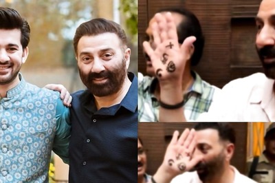 Sunny Deol Flaunts His Mehendi at Son Karan Deol's Pre-wedding Ceremony; Video Goes Viral