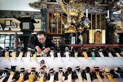 A Mass Funeral For 114 Sony 'Aibo' Robot Dogs Held in Japan