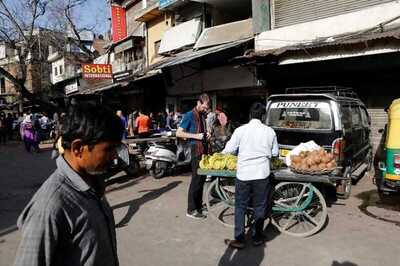 Centre Launches Micro-credit Scheme to Provide Loans to Street Vendors