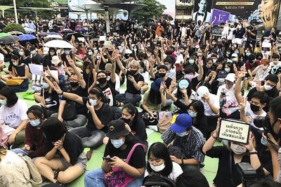Hundreds rally against detention of Thai protest leaders