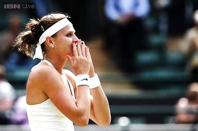 Safarova beats Makarova to reach Wimbledon last four