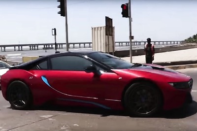 Sachin Tendulkar Spotted Driving His BMW i8 in Mumbai, Lamborghini Huracan, Porsche 911 Joins the Drive [Video]