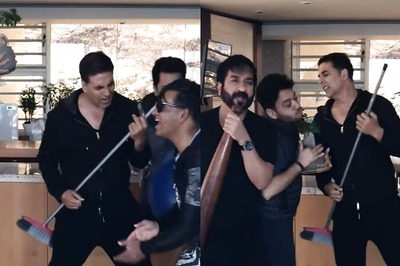 Akshay Kumar’s Friends Are Bringing ‘Out His Inner Child’ As They Get Goofy And Jam To Kya Hua Tera Wada