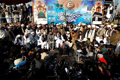 Pakistani Islamists Call off Protests Over Blasphemy Claim as Govt Backs Down