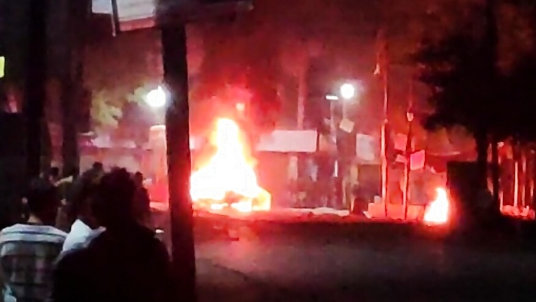 15 Vehicles Torched in UP's Mau During Anti-Citizenship Act Stir; Cops Use Tear Gas, Fire in Air