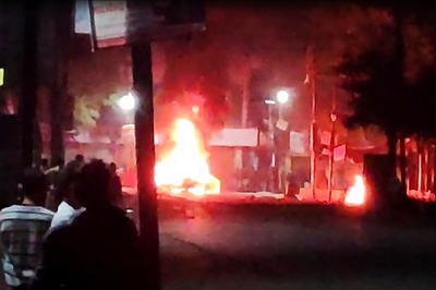 15 Vehicles Torched in UP's Mau During Anti-Citizenship Act Stir; Cops Use Tear Gas, Fire in Air