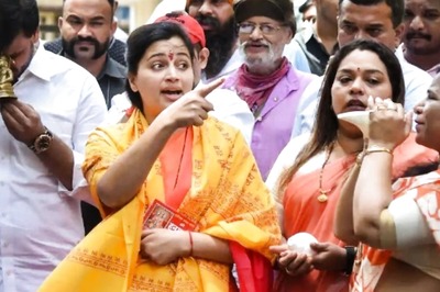 Mumbai Court Issues Fresh Non-bailable Warrant Against MP Navneet Rana, Her Father